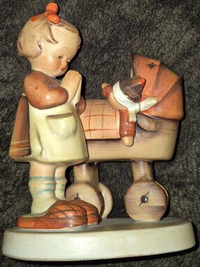 Vintage Goebel Hummel Figurine #67 Doll Mother TMK-2 Full Bee 1950-1955 Great